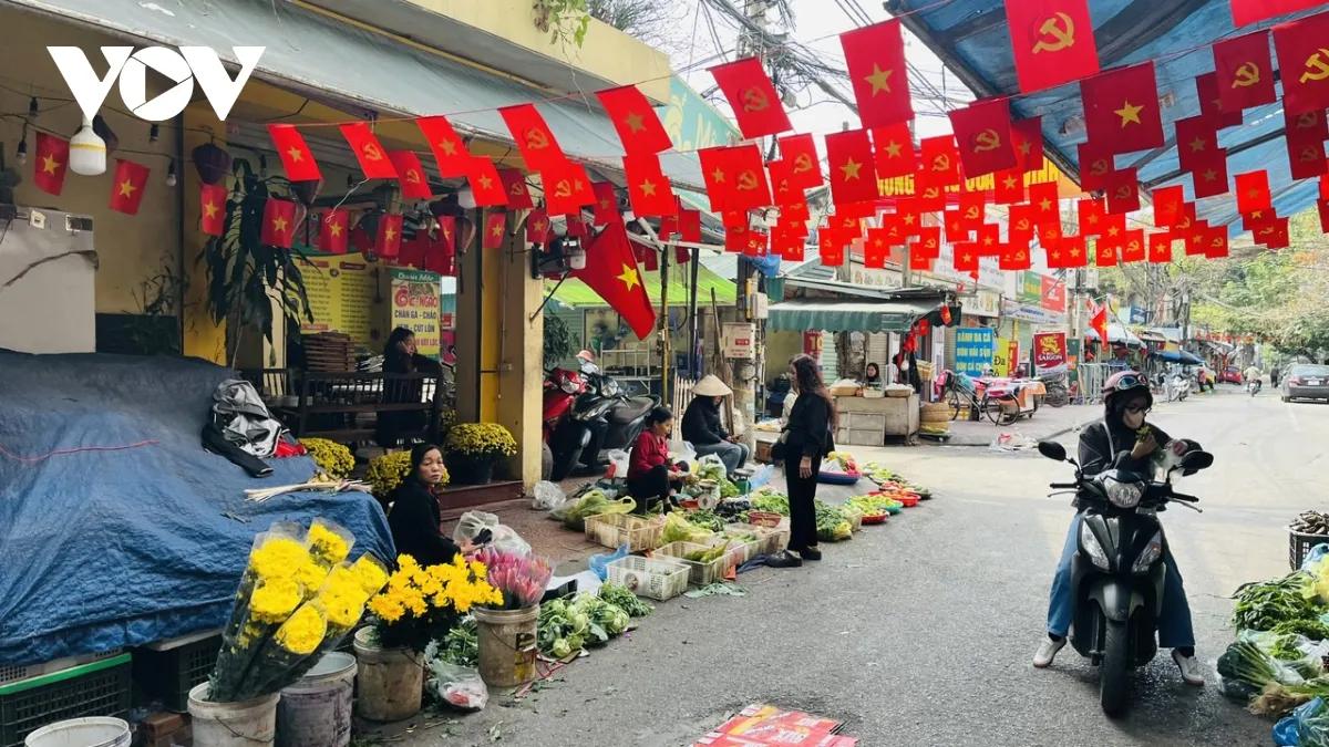 Thị trường h&agrave;ng h&oacute;a Tết B&iacute;nh Ngọ 2026: H&agrave;ng h&oacute;a dồi d&agrave;o, sức mua trầm lắng- Ảnh 3.