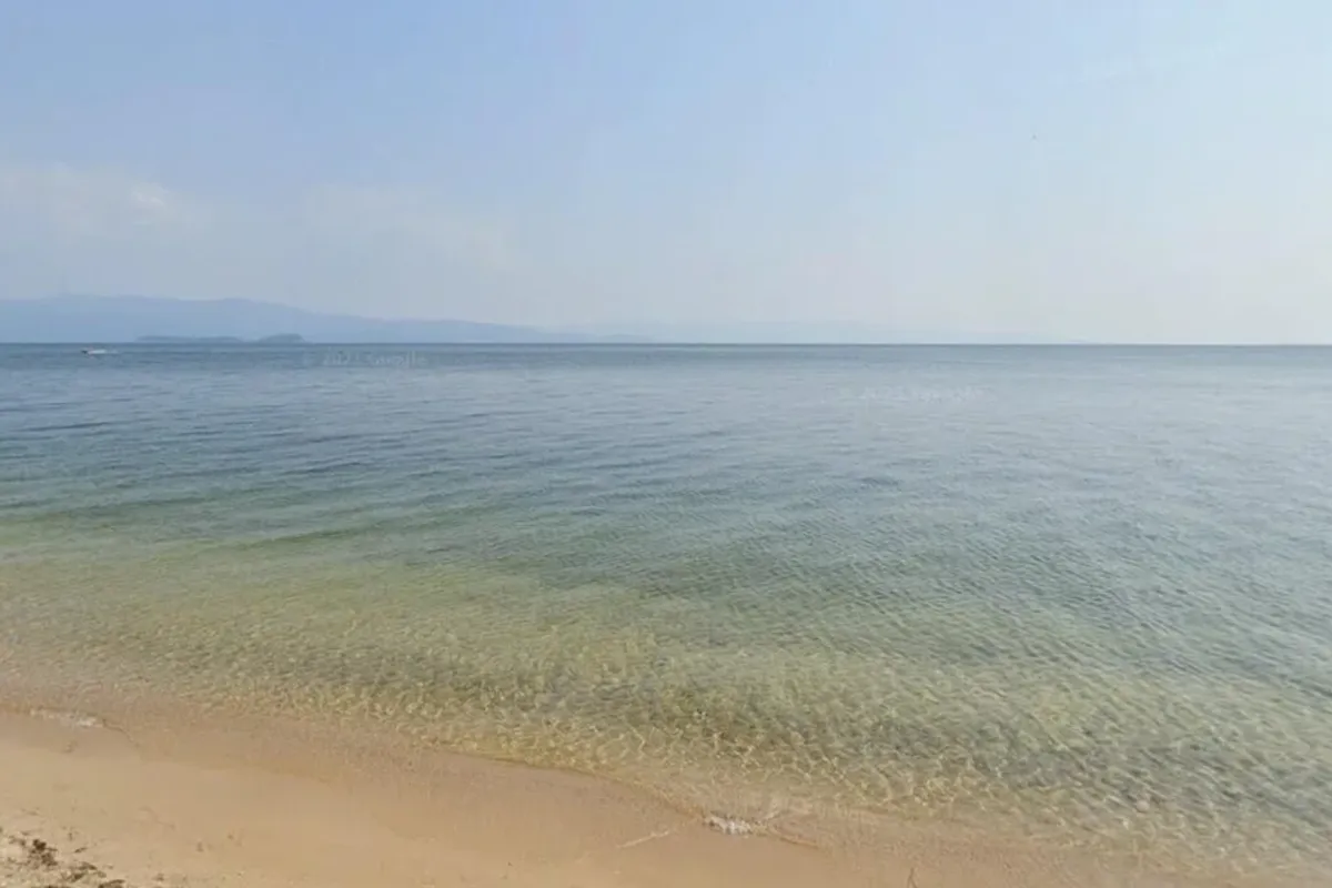 Xe du lịch rơi xuy&ecirc;n qua lớp băng tr&ecirc;n hồ Baikal (Nga), 7 người Trung Quốc thiệt mạng- Ảnh 1.