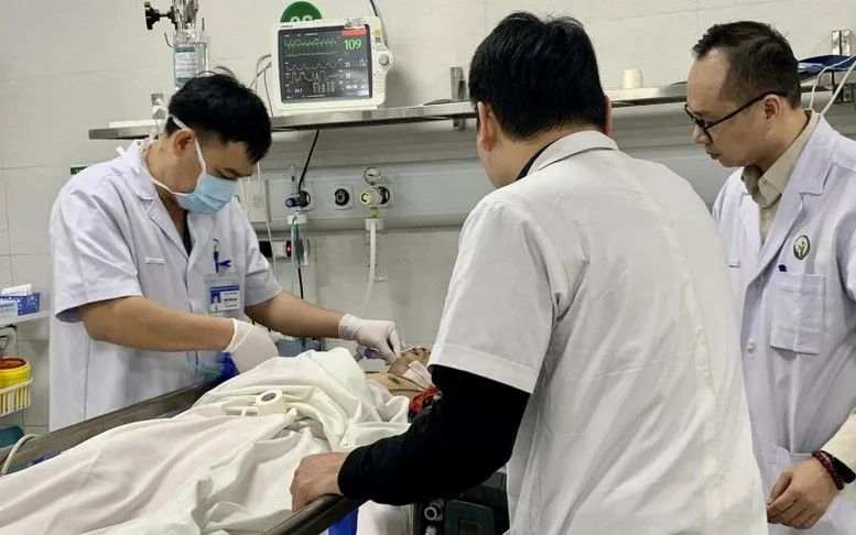 Bệnh nhân bị tai nạn do pháo nổ, điều trị tại Bệnh viện Hữu nghị Việt Đức. Ảnh: VGP