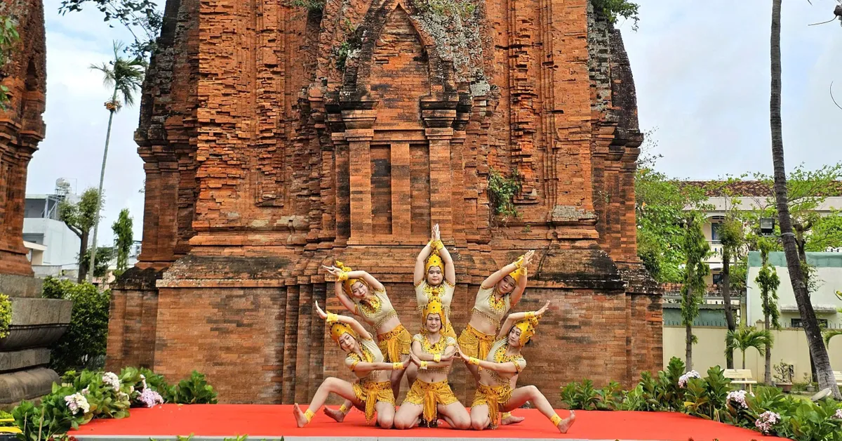 Th&aacute;p cổ ở Gia Lai h&uacute;t kh&aacute;ch du lịch đầu Xu&acirc;n B&iacute;nh Ngọ- Ảnh 3.