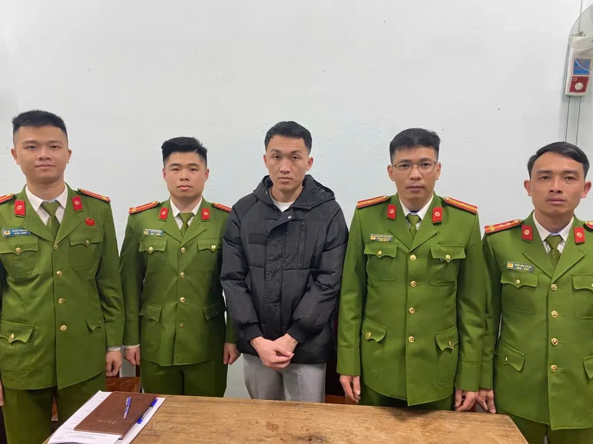 Nghi phạm bị truy n&atilde; 8 năm trong vụ bắt c&oacute;c ở Lạng Sơn ra đầu th&uacute;- Ảnh 1.