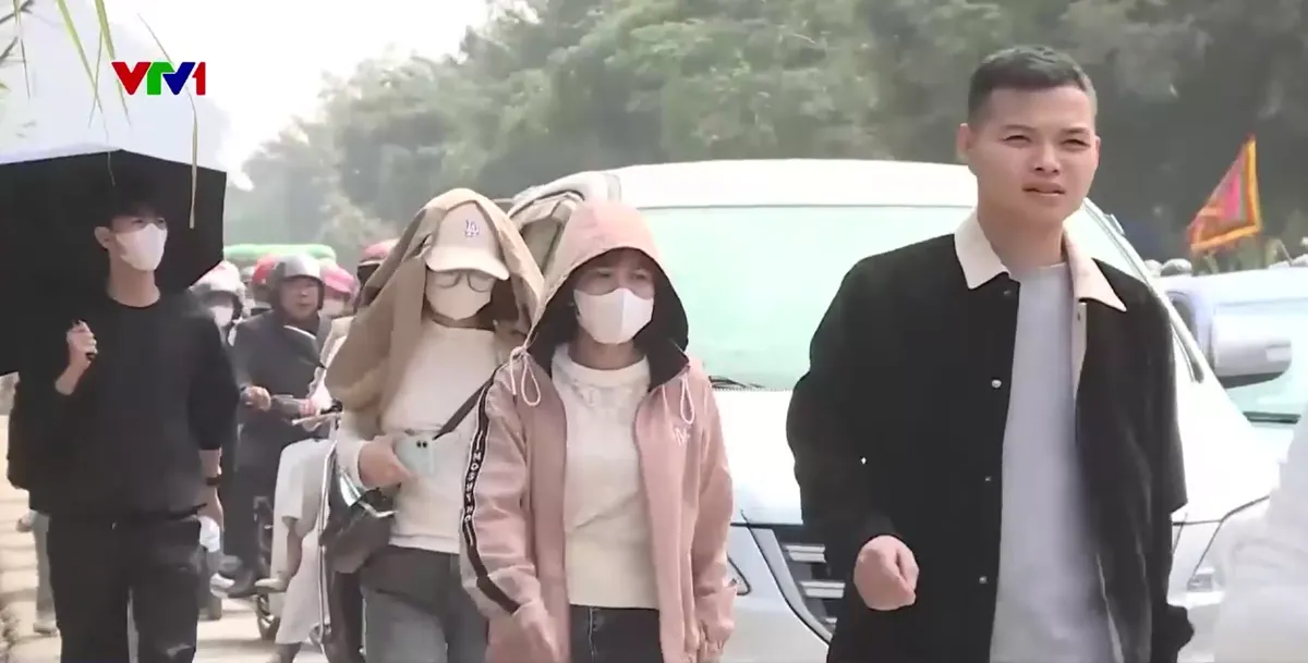 Đ&ocirc;ng đảo du kh&aacute;ch đến Ninh B&igrave;nh, &ugrave;n ứ tr&ecirc;n cao tốc Ph&aacute;p V&acirc;n - Cầu Giẽ - Ninh B&igrave;nh - Ảnh 1.