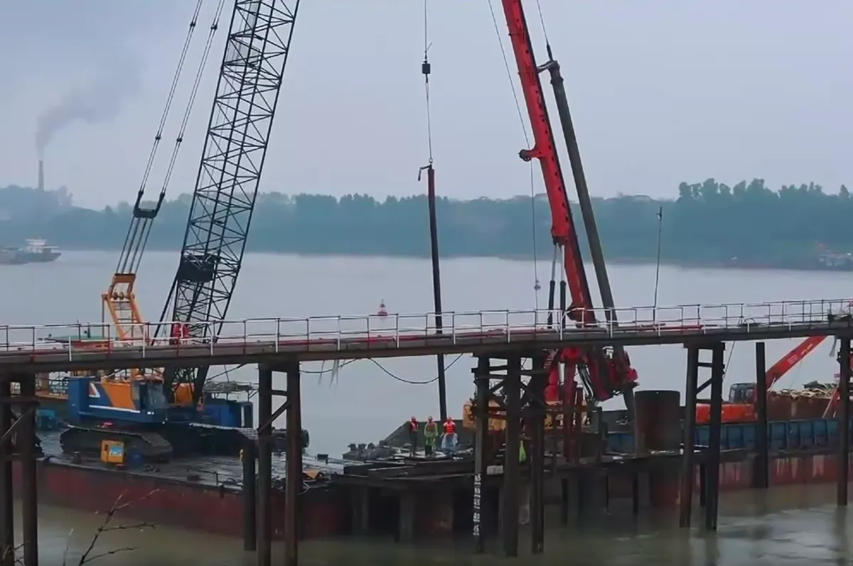 H&agrave; Nội: Xuy&ecirc;n Tết tr&ecirc;n những c&acirc;y cầu vượt s&ocirc;ng Hồng - Ảnh 3.