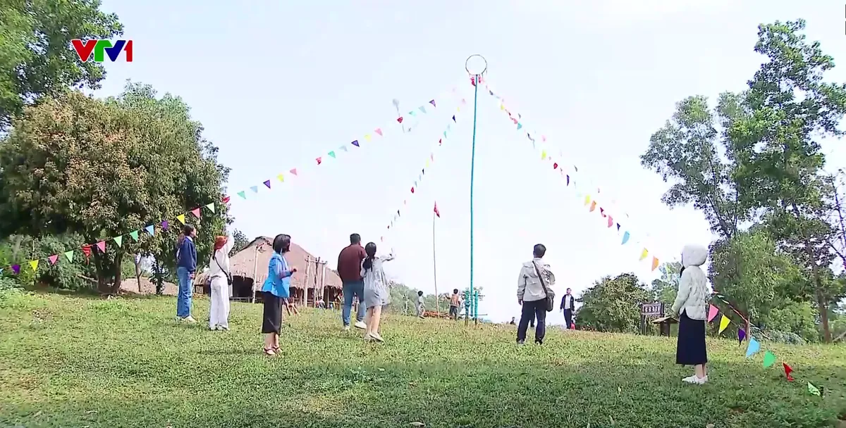 Sắc màu Tết các dân tộc Việt Nam tại Làng Văn hóa - Du lịch - Ảnh 3.