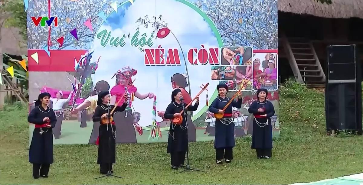 Sắc màu Tết các dân tộc Việt Nam tại Làng Văn hóa - Du lịch - Ảnh 2.