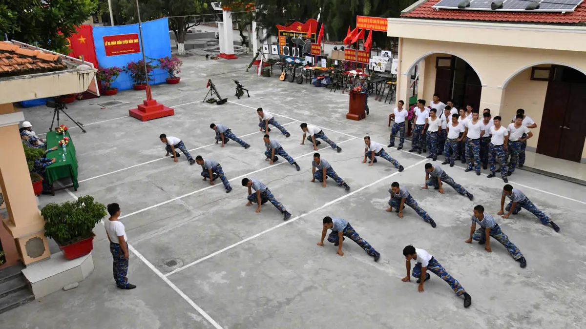 S&ocirc;i nổi Lễ ra qu&acirc;n huấn luyện năm 2026 tr&ecirc;n c&aacute;c đảo thuộc quần đảo Trường Sa - Ảnh 7.