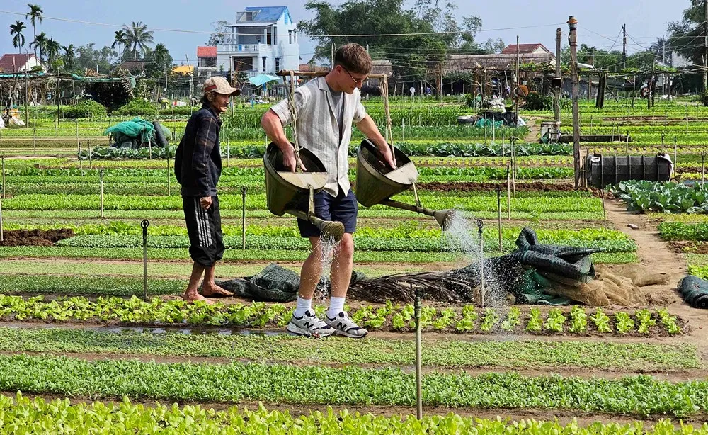 Du xu&acirc;n Đ&agrave; Nẵng: H&agrave;nh tr&igrave;nh chạm v&agrave;o bản sắc l&agrave;ng nghề- Ảnh 1.
