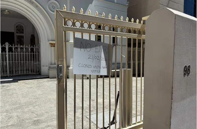 Đâm xe vào giáo đường Do Thái ở Australia, nghi phạm bị buộc tội phạm tội thù hận - Ảnh 1.