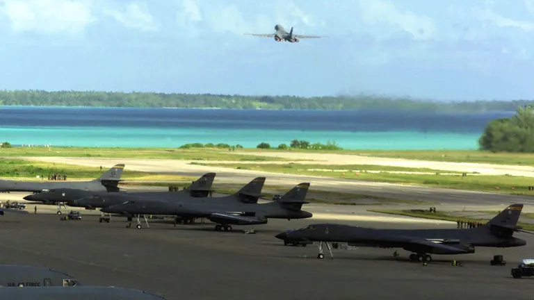 London ngăn chặn Mỹ sử dụng c&aacute;c căn cứ của Anh để tấn c&ocirc;ng Iran - Ảnh 1.