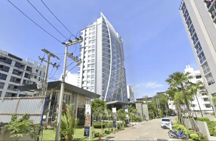 Nh&agrave; đồng s&aacute;ng lập h&atilde;ng thời trang Asos ng&atilde; từ ban c&ocirc;ng t&ograve;a nh&agrave; cao tầng ở Th&aacute;i Lan - Ảnh 1.