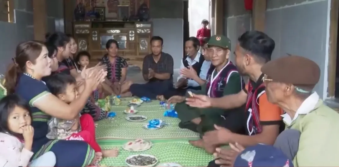 Xu&acirc;n ở l&agrave;ng mới AT&eacute;p- Ảnh 2.