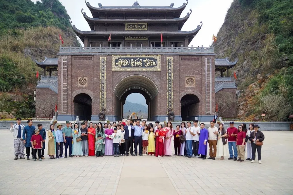 Ninh Bình bội thu du lịch dịp Tết Bính Ngọ 2026, doanh thu vượt 2.400 tỉ đồng- Ảnh 1. Ninh Bình bội thu du lịch dịp Tết Bính Ngọ 2026, doanh thu vượt 2.400 tỉ đồng- Ảnh 1.