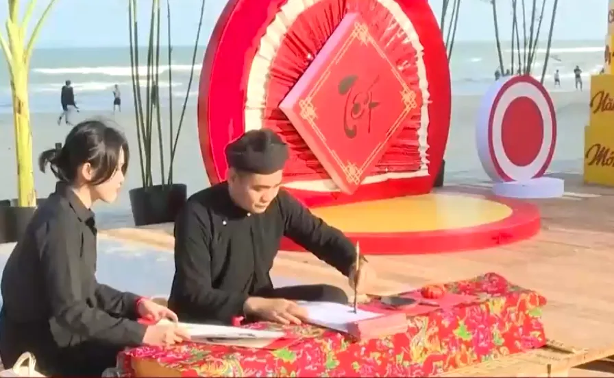 Đ&agrave; Nẵng tấp nập du kh&aacute;ch dịp Tết nguy&ecirc;n đ&aacute;n- Ảnh 3.