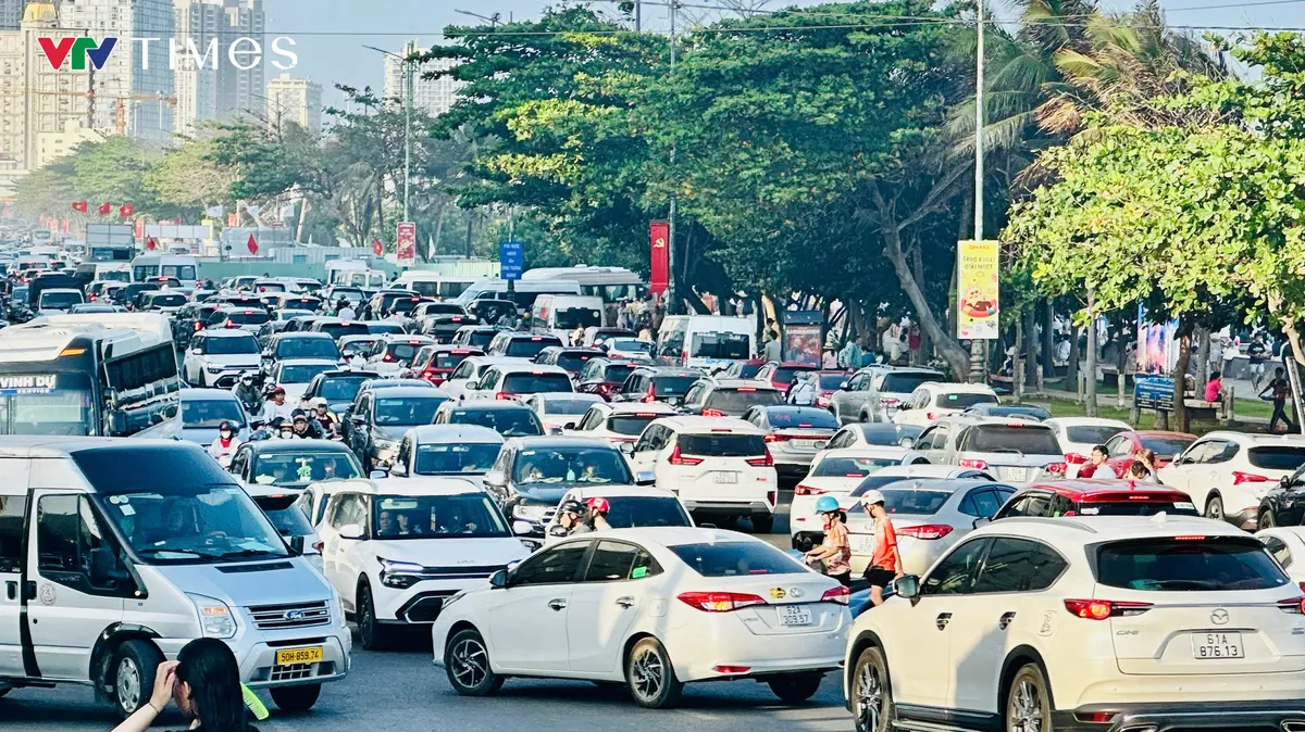 Du kh&aacute;ch nườm nượp k&eacute;o về Vũng T&agrave;u, b&atilde;i biển, kh&aacute;ch sạn, nh&agrave; nghỉ qu&aacute; tải- Ảnh 1.