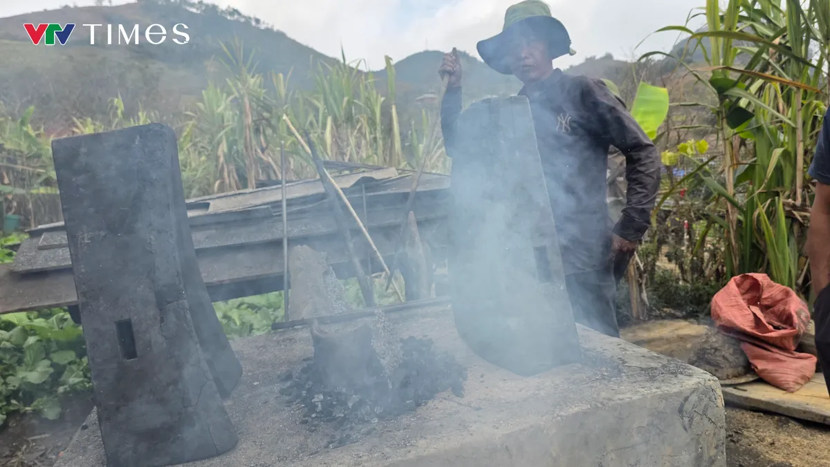 Giữ lửa nghề đúc lưỡi cày của người Mông ở Tủa Sín Chải - Ảnh 3.