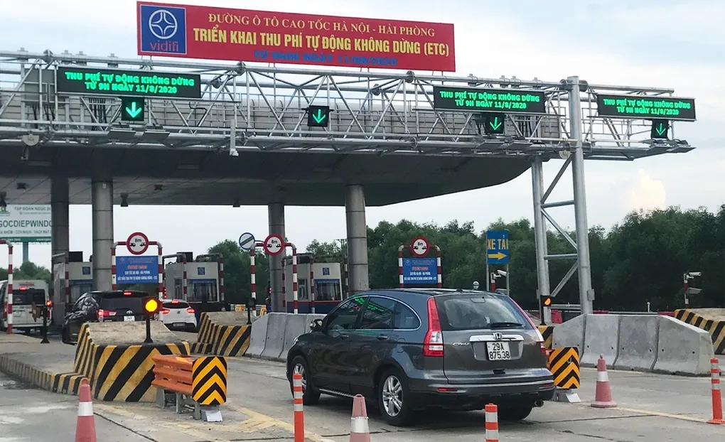 5 lỗi dễ mắc khi qua trạm thu ph&iacute;, c&oacute; thể bị phạt nặng- Ảnh 1.