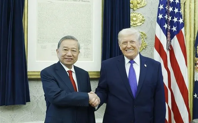 Tổng Bí thư Tô Lâm gặp Tổng thống Hoa Kỳ Donald Trump. Ảnh: TTXVN