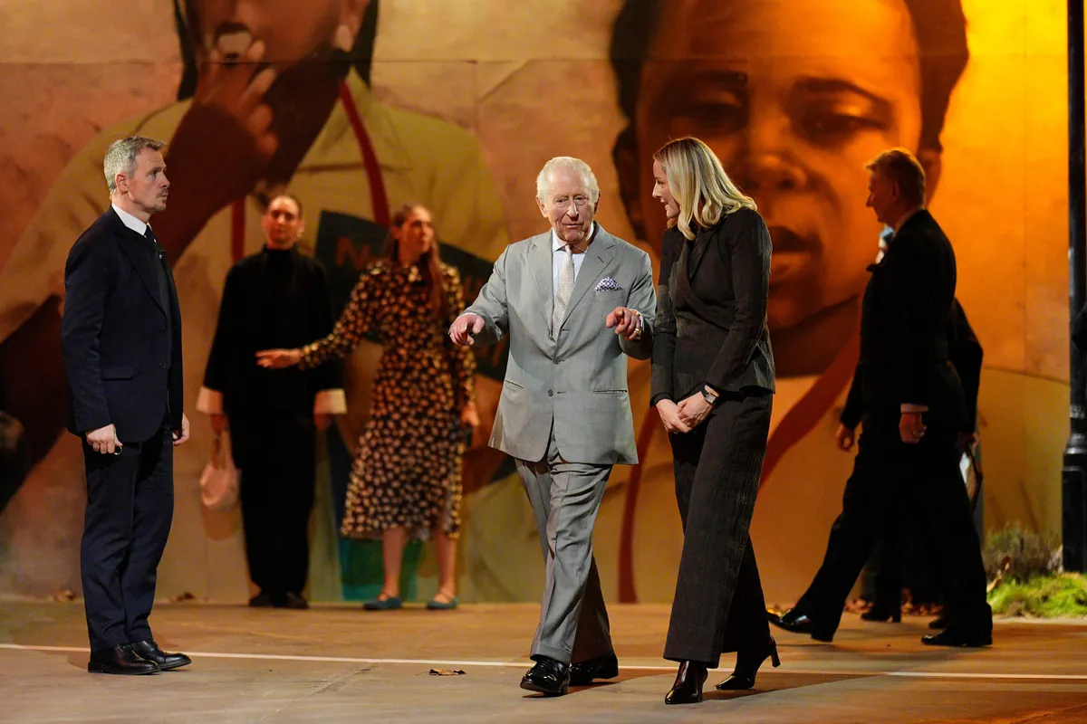 Vua Charles dự Tuần lễ Thời trang London trong bối cảnh nhạy cảm li&ecirc;n quan đến "tỉ ph&uacute; ấu d&acirc;m" Jeffrey Epstein- Ảnh 2.