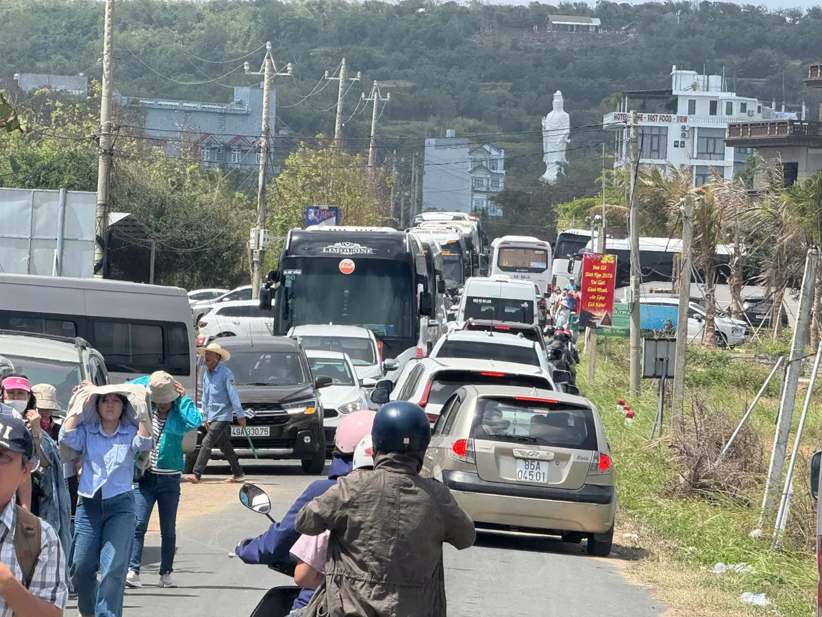 Tết nhộn nhịp ph&iacute;a đ&ocirc;ng Đắk Lắk - Ảnh 2.