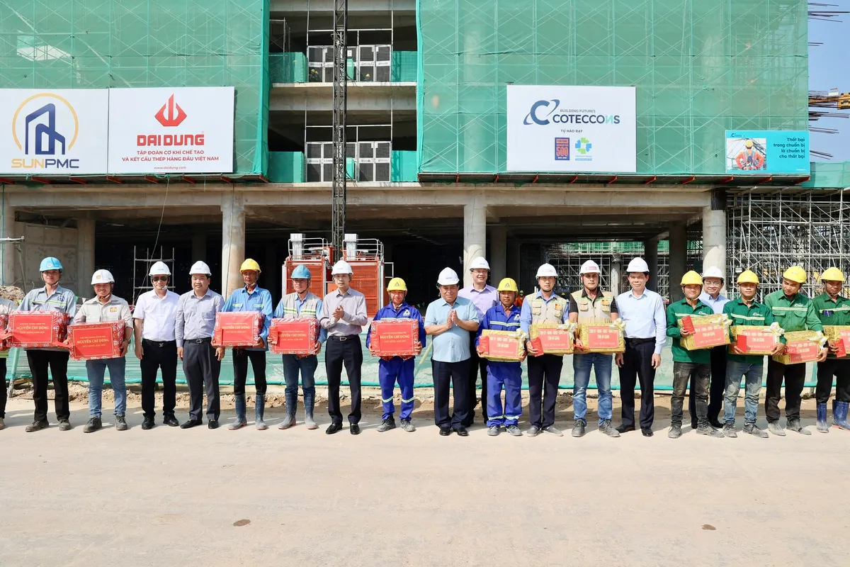 Phó Thủ tướng Nguyễn Chí Dũng thăm, chúc Tết các công trình hạ tầng phục vụ APEC 2027 tại Phú Quốc- Ảnh 1. Phó Thủ tướng Nguyễn Chí Dũng thăm, chúc Tết các công trình hạ tầng phục vụ APEC 2027 tại Phú Quốc- Ảnh 1.