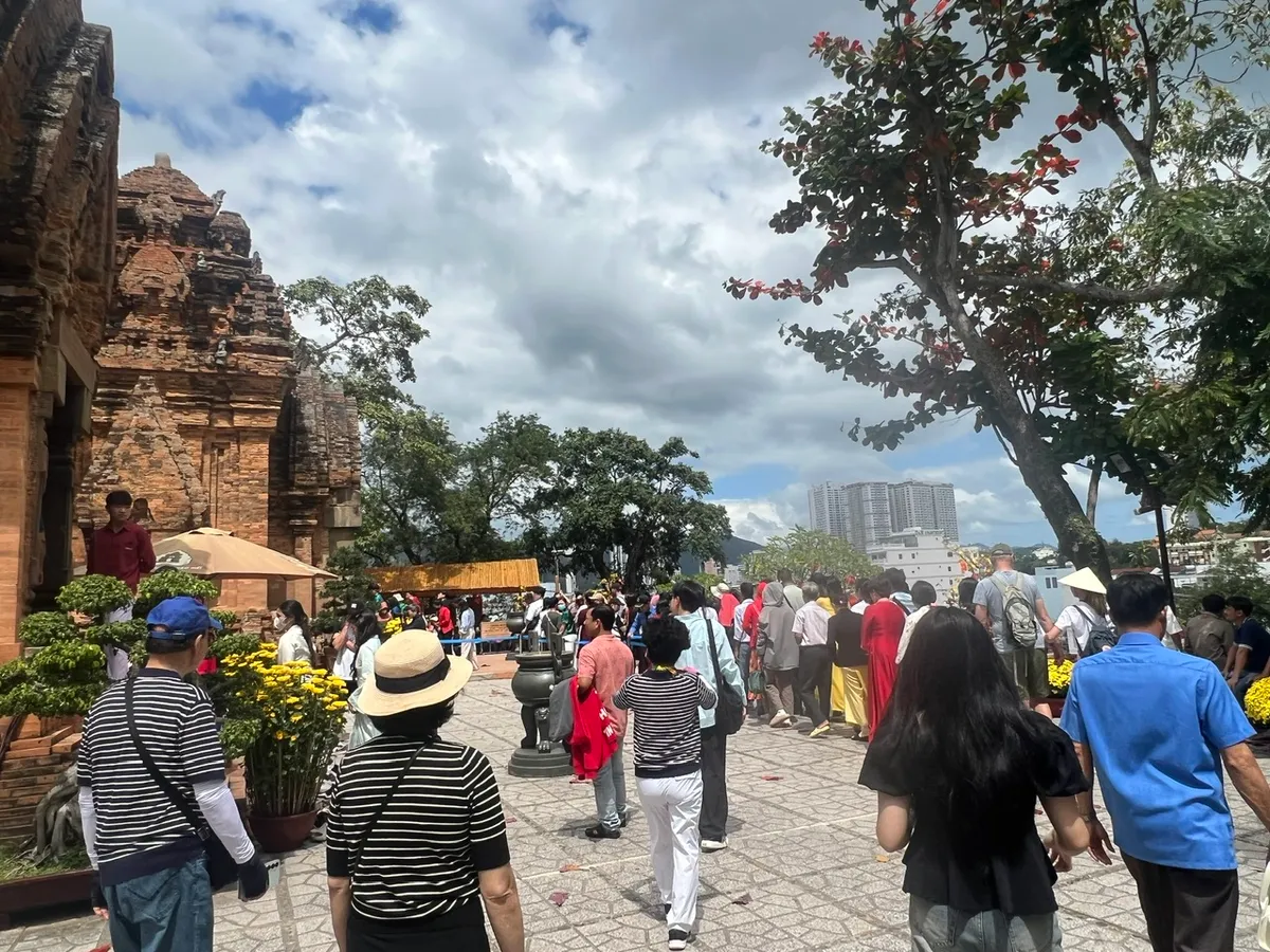 Khánh Hòa bội thu 2.200 tỷ đồng dịp Tết Bính Ngọ 2026 - Ảnh 2.