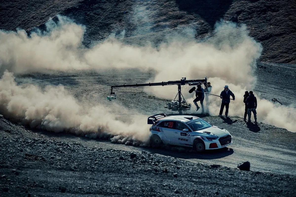 Thẩm Đằng vượt mặt Trương Nghệ Mưu trên đường đua phim Tết - Ảnh 3.