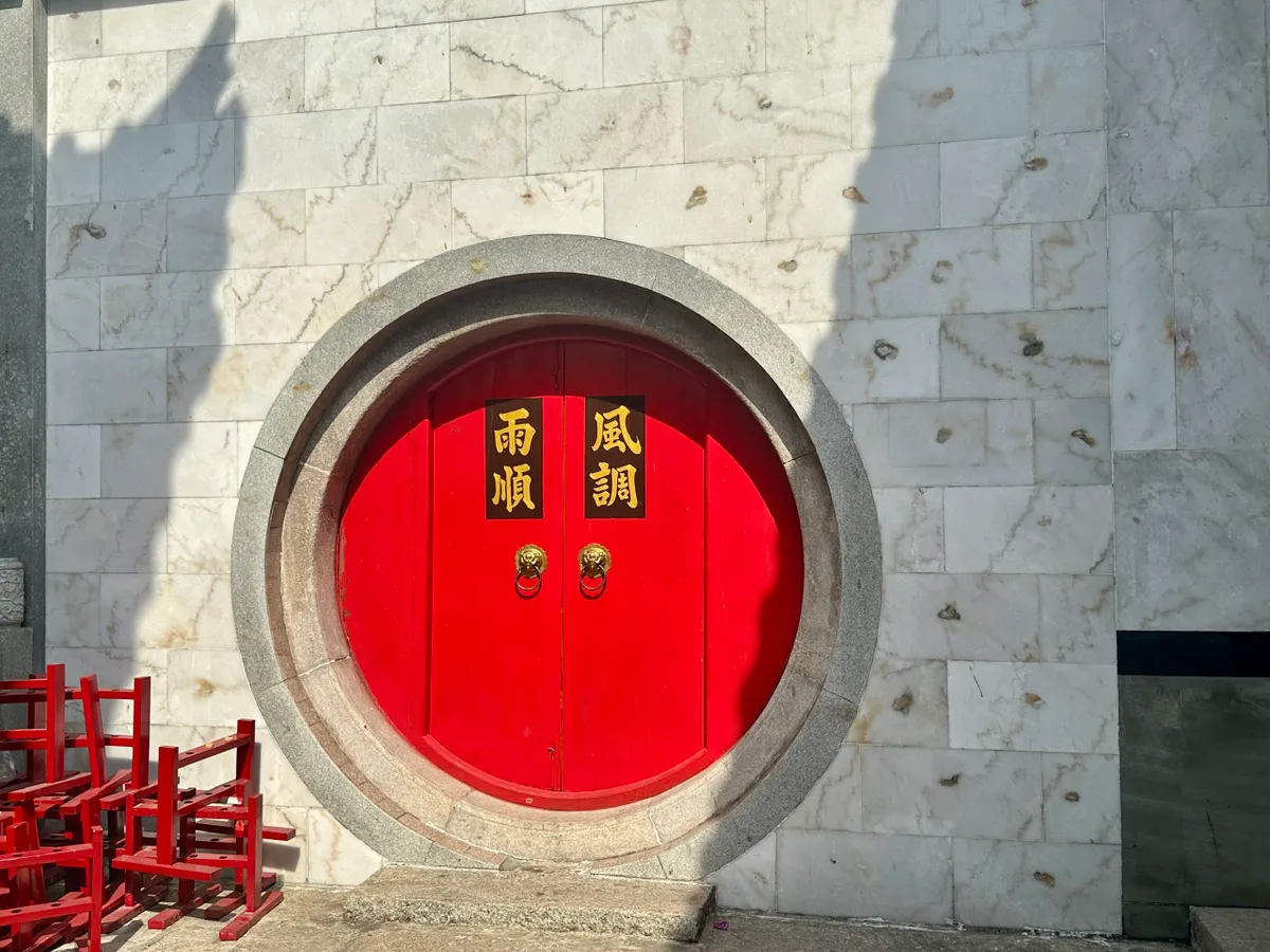 Đầu xu&acirc;n v&atilde;n cảnh những ng&ocirc;i ch&ugrave;a cổ giữa l&ograve;ng TP Hồ Ch&iacute; Minh - Ảnh 10.