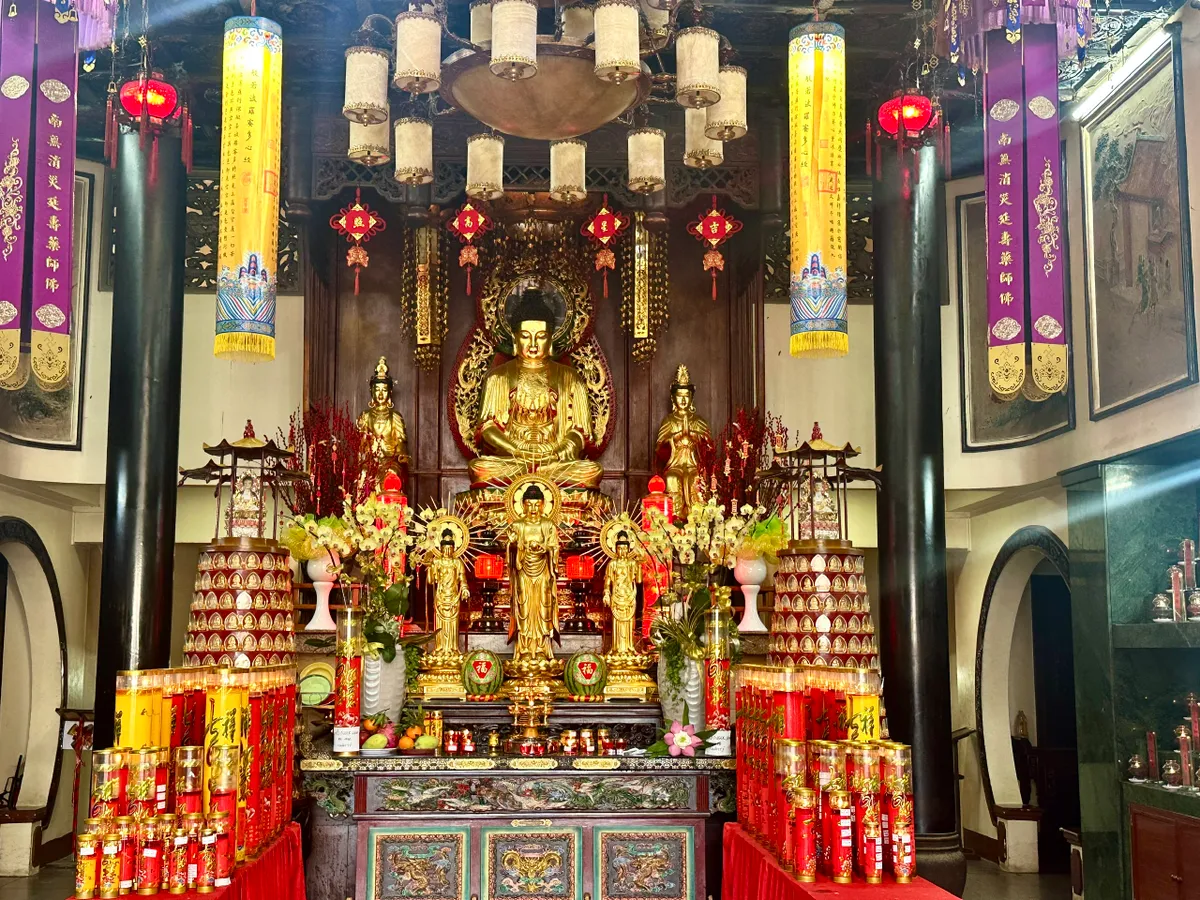 Đầu xu&acirc;n v&atilde;n cảnh những ng&ocirc;i ch&ugrave;a cổ giữa l&ograve;ng TP Hồ Ch&iacute; Minh - Ảnh 14.