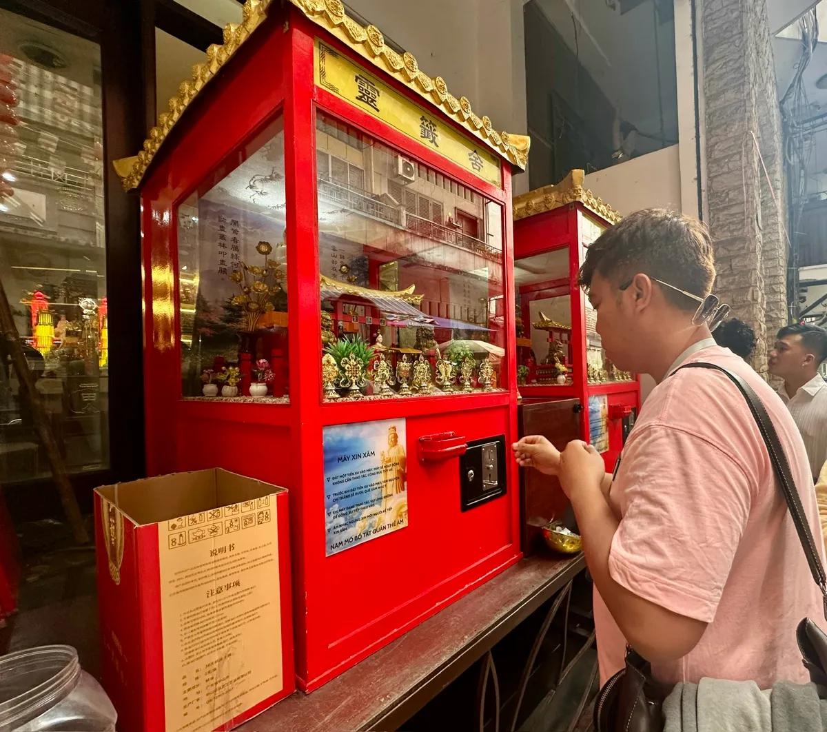 Đầu xu&acirc;n v&atilde;n cảnh những ng&ocirc;i ch&ugrave;a cổ giữa l&ograve;ng TP Hồ Ch&iacute; Minh - Ảnh 15.