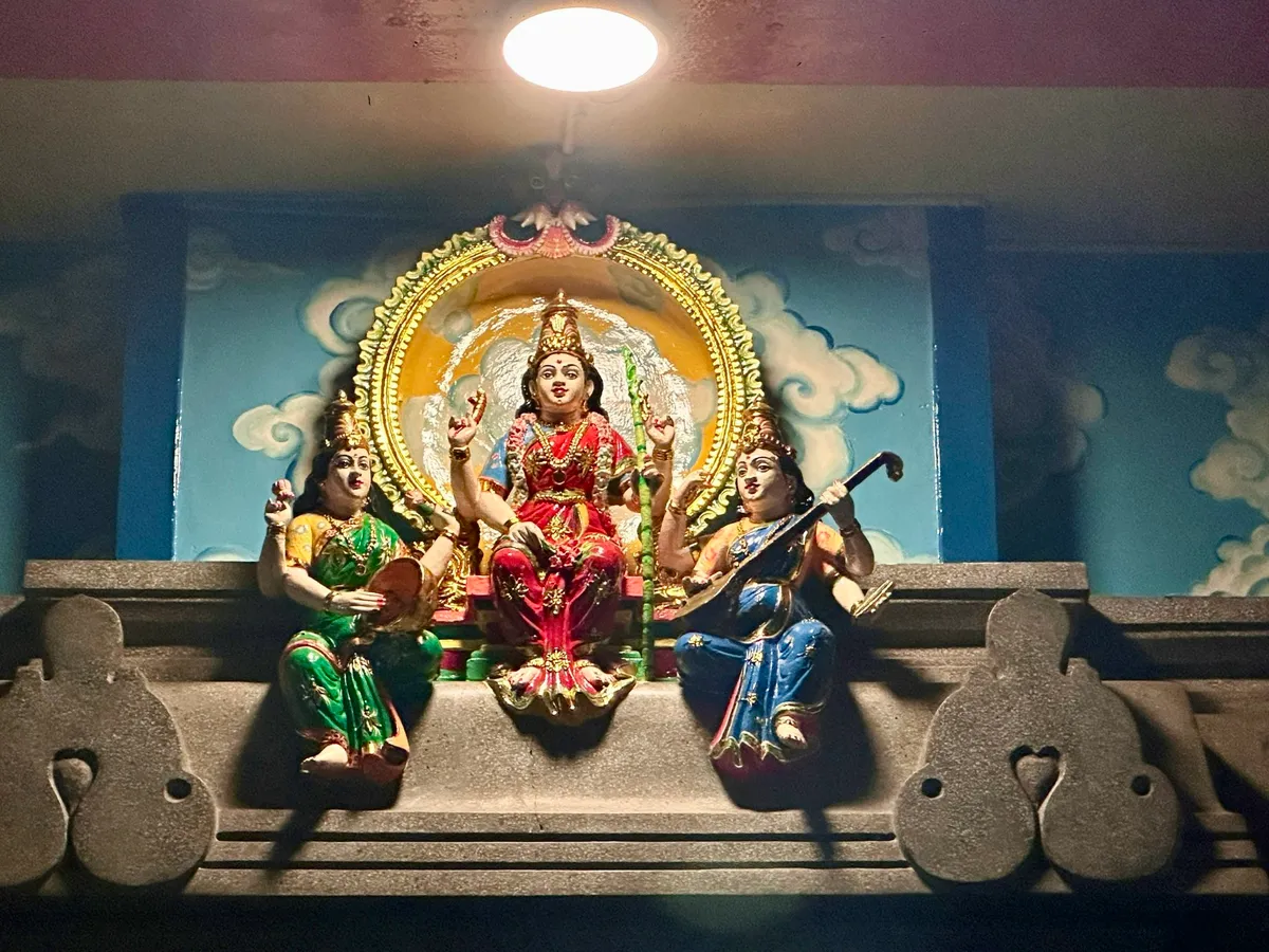 Đầu xu&acirc;n v&atilde;n cảnh những ng&ocirc;i ch&ugrave;a cổ giữa l&ograve;ng TP Hồ Ch&iacute; Minh - Ảnh 22.