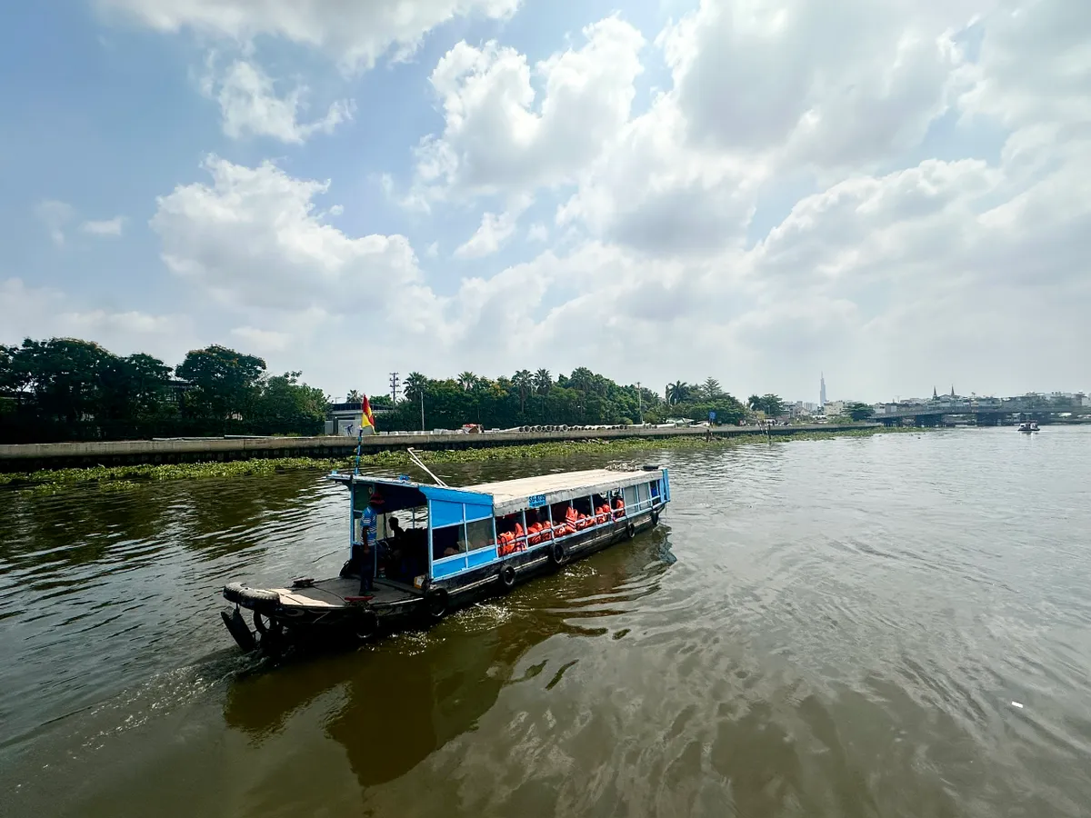 Đầu xu&acirc;n v&atilde;n cảnh những ng&ocirc;i ch&ugrave;a cổ giữa l&ograve;ng TP Hồ Ch&iacute; Minh - Ảnh 27.