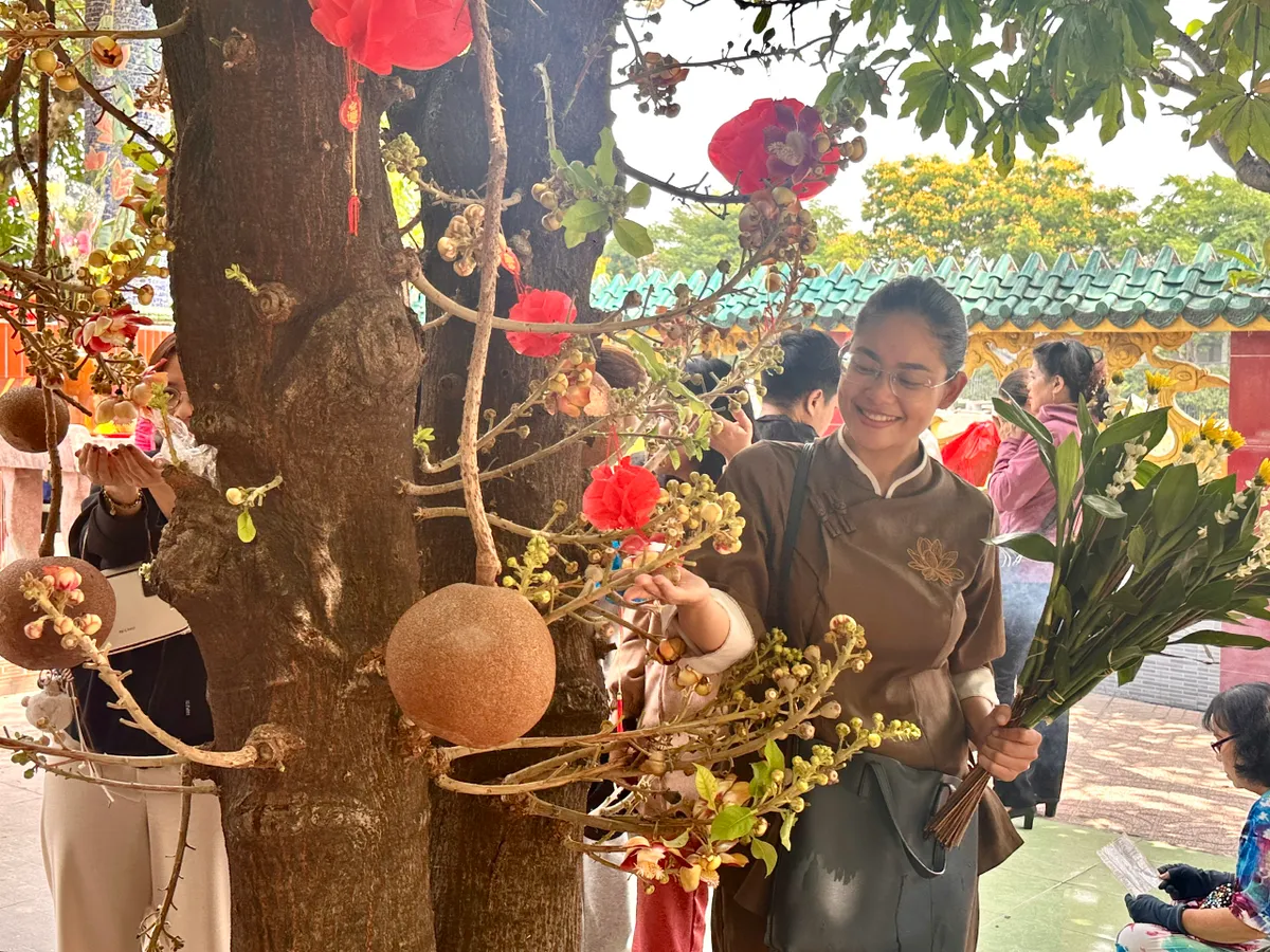 Đầu xu&acirc;n v&atilde;n cảnh những ng&ocirc;i ch&ugrave;a cổ giữa l&ograve;ng TP Hồ Ch&iacute; Minh - Ảnh 30.