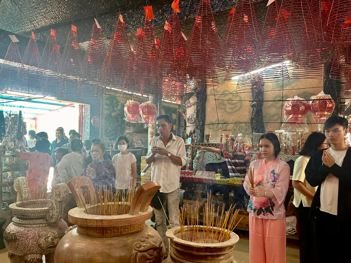 Đầu xu&acirc;n v&atilde;n cảnh những ng&ocirc;i ch&ugrave;a cổ giữa l&ograve;ng TP Hồ Ch&iacute; Minh - Ảnh 29.