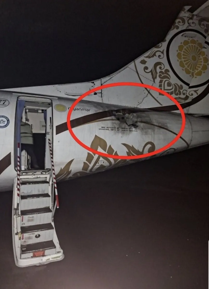 M&aacute;y bay Myanmar tr&uacute;ng drone tại s&acirc;n bay Myitkyina - Ảnh 1.