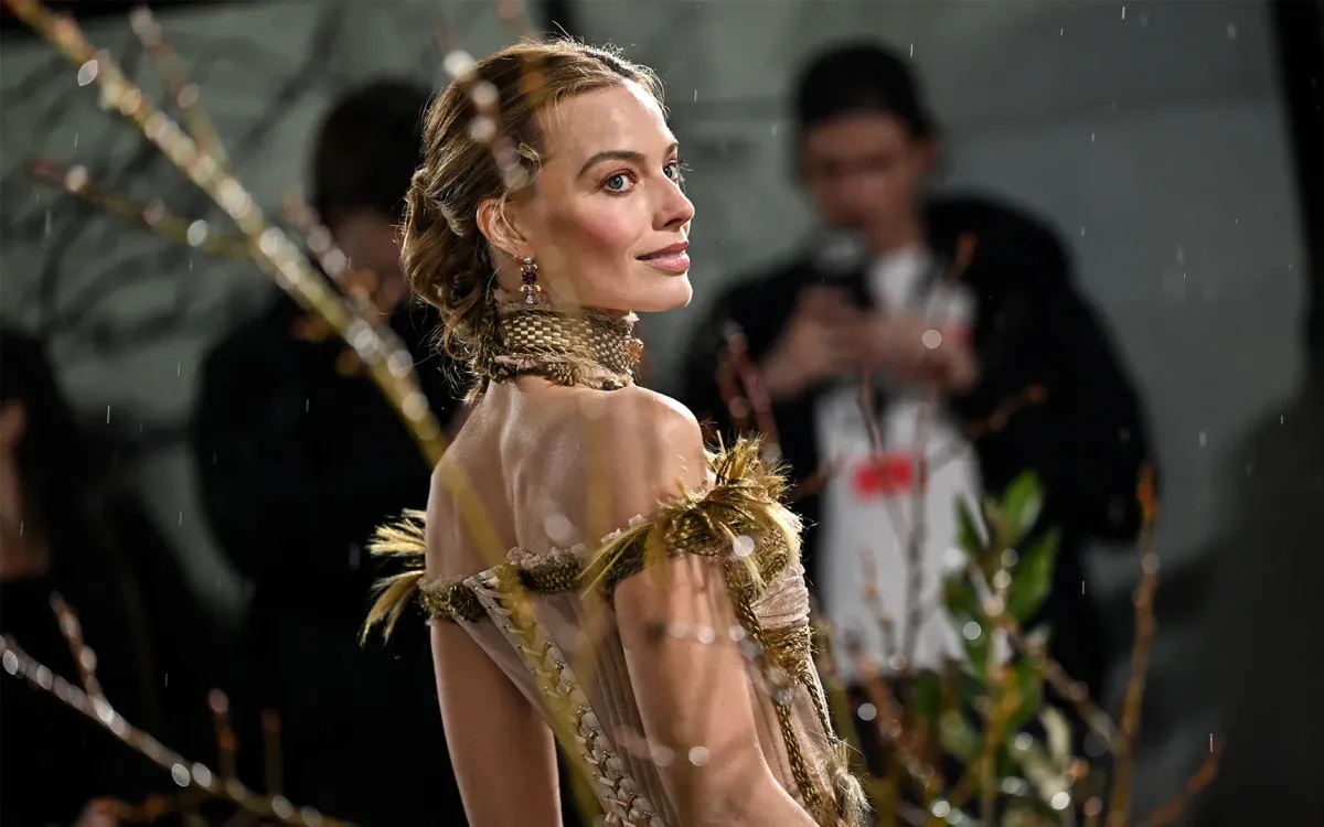 Margot Robbie trong chuyến quảng bá cho phim "Đồi gió hú" (Ảnh: Getty Images)