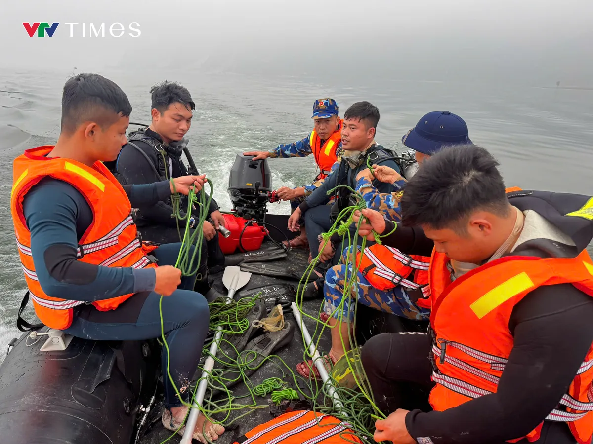 T&igrave;m thấy nạn nh&acirc;n mất t&iacute;ch đầu ti&ecirc;n trong vụ lật t&agrave;u chở kh&aacute;ch tr&ecirc;n hồ Th&aacute;c B&agrave; - Ảnh 3.