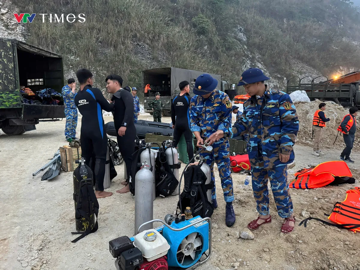 T&igrave;m thấy nạn nh&acirc;n mất t&iacute;ch đầu ti&ecirc;n trong vụ lật t&agrave;u chở kh&aacute;ch tr&ecirc;n hồ Th&aacute;c B&agrave; - Ảnh 1.