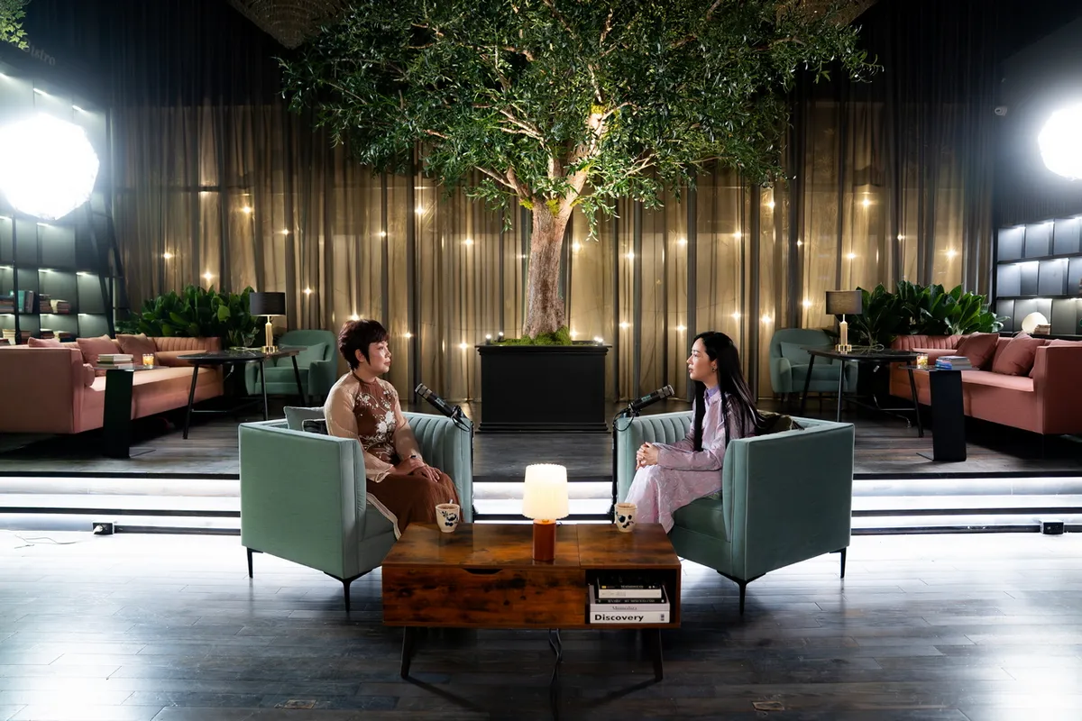 Đạo diễn Đặng Thái Huyền trải lòng về hậu trường Mưa đỏ - Ảnh 2.