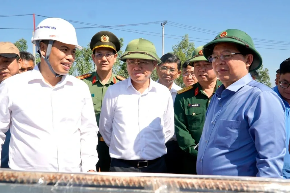 Ph&oacute; Thủ tướng Hồ Quốc Dũng kiểm tra khu t&aacute;i định cư, th&uacute;c tiến độ cao tốc Quy Nhơn - Pleiku- Ảnh 1.