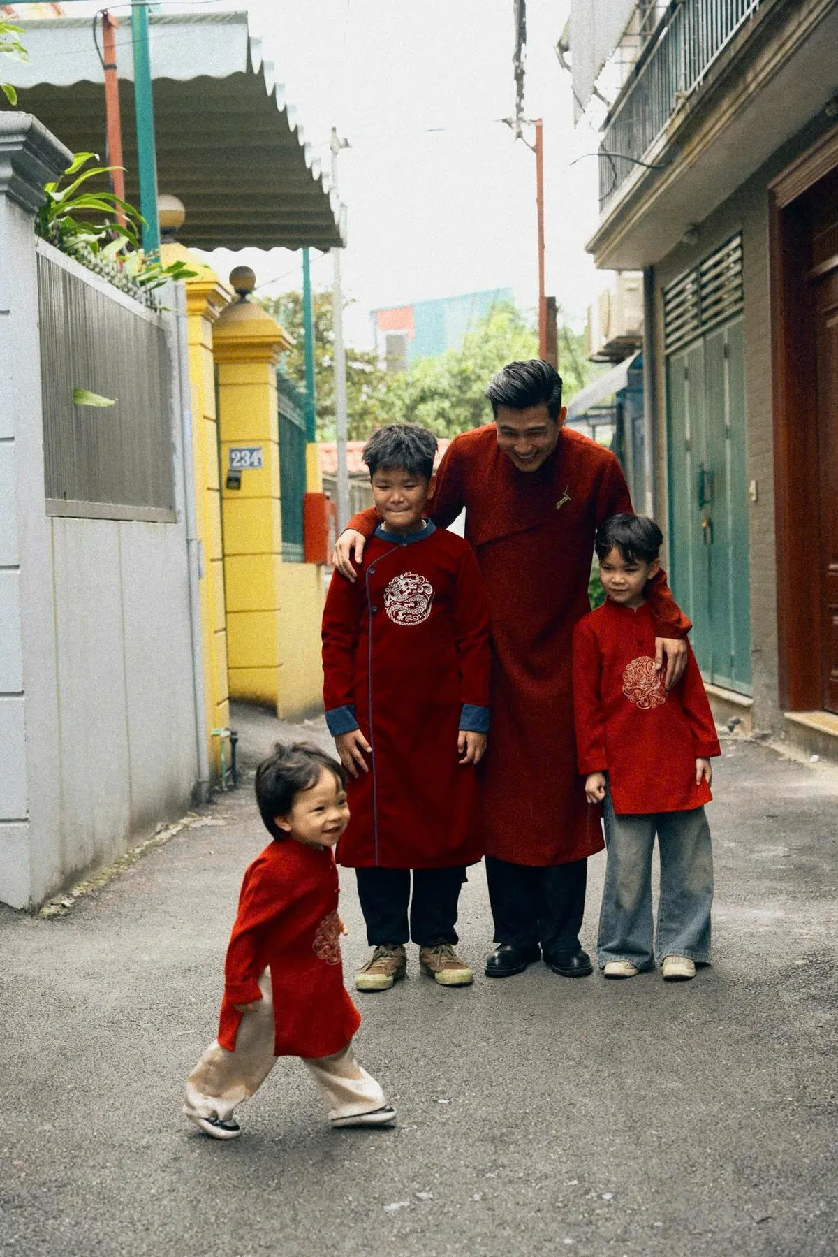Nam diễn vi&ecirc;n &ldquo;C&aacute;ch em 1 milimet&rdquo; hiếm hoi lộ diện dịp Tết, g&acirc;y ch&uacute; &yacute; với loạt ảnh du xu&acirc;n nổi bật - Ảnh 7.