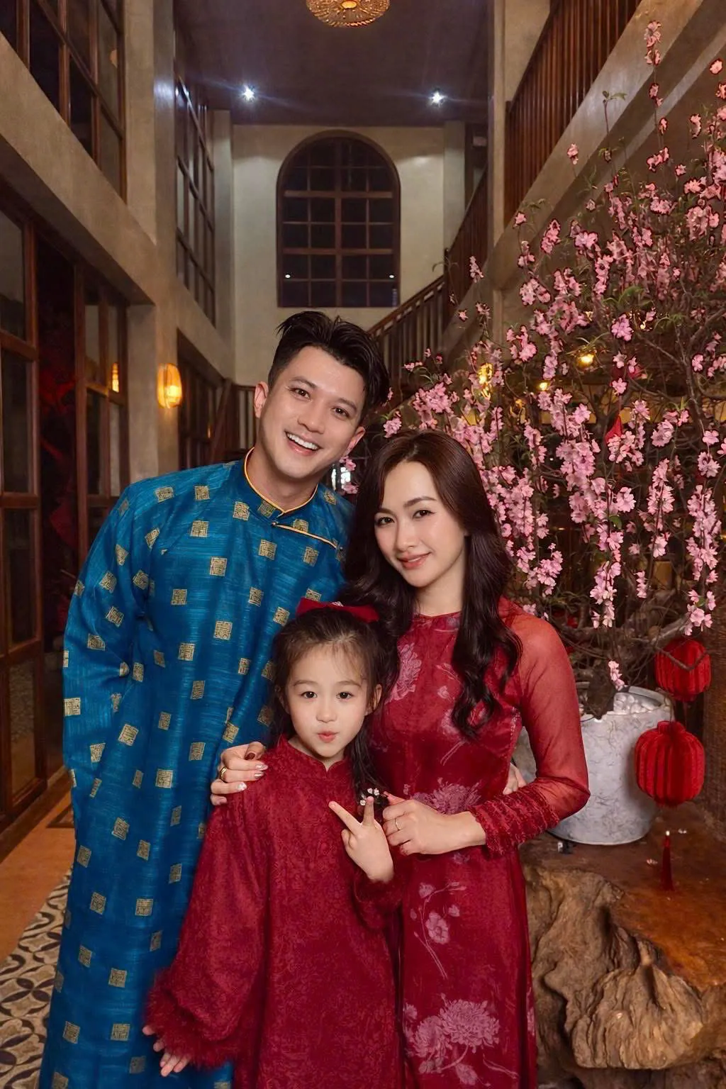 Nam diễn vi&ecirc;n &ldquo;C&aacute;ch em 1 milimet&rdquo; hiếm hoi lộ diện dịp Tết, g&acirc;y ch&uacute; &yacute; với loạt ảnh du xu&acirc;n nổi bật - Ảnh 10.