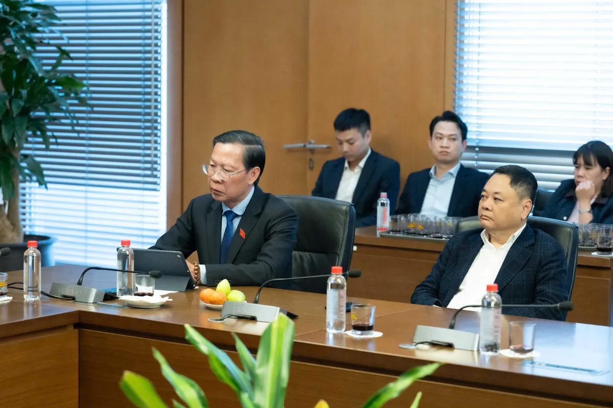 Chủ tịch Quốc hội thăm, l&agrave;m việc với Ủy ban Kinh tế v&agrave; T&agrave;i ch&iacute;nh - Ảnh 2.