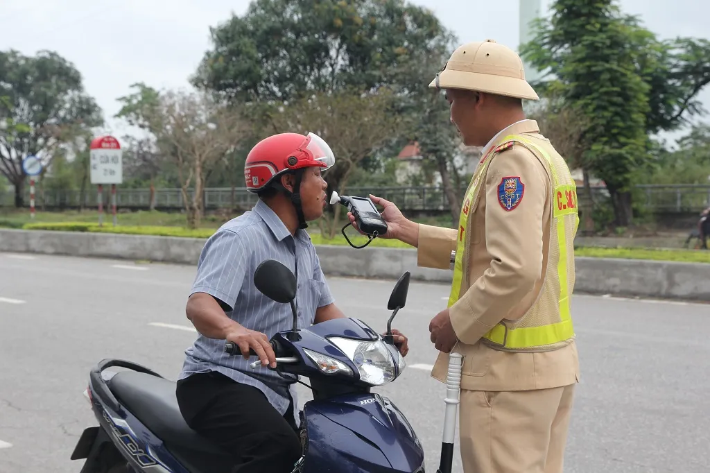 Nghệ An xử lý 737 trường hợp vi phạm nồng độ cồn trong kỳ nghỉ Tết Nguyên đán - Ảnh 2.