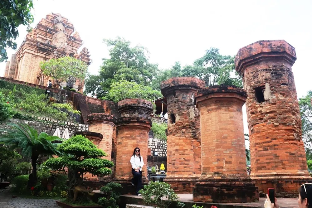 Sở Văn hóa và Thể thao tỉnh Khánh Hòa: Di tích “hút” khách kỷ lục dịp Tết- Ảnh 1. Sở Văn hóa và Thể thao tỉnh Khánh Hòa: Di tích “hút” khách kỷ lục dịp Tết- Ảnh 1.