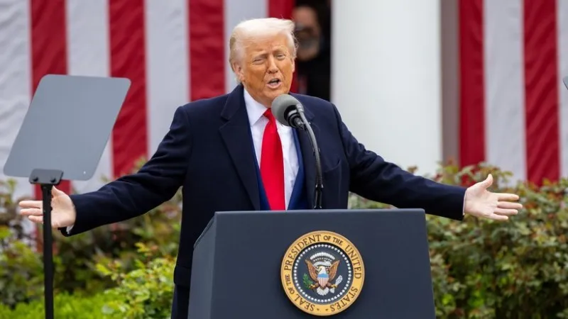 T&ograve;a &aacute;n Tối cao Mỹ b&aacute;c bỏ loạt sắc thuế của &ocirc;ng Trump, thị trường quốc tế hưởng lợi- Ảnh 1.