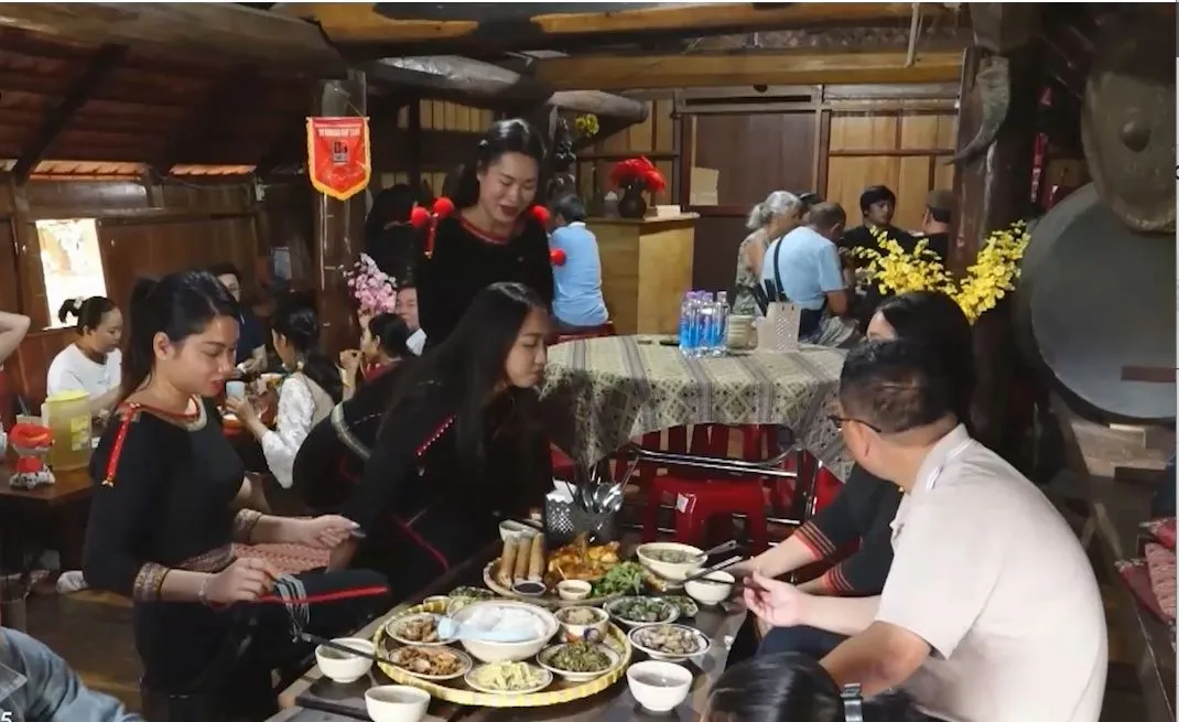 Du xu&acirc;n l&agrave;ng Việt - L&agrave;ng &Ecirc; Đ&ecirc; đ&oacute;n xu&acirc;n- Ảnh 2.