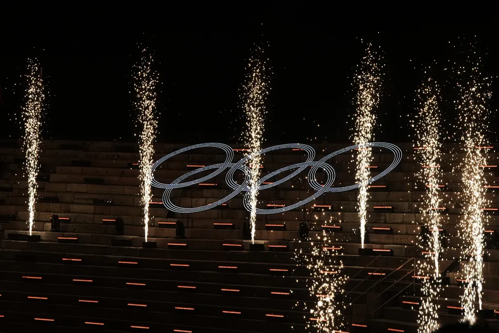 Milano Cortina 2026 khép lại với chuẩn mực Olympic mới - Ảnh 1.