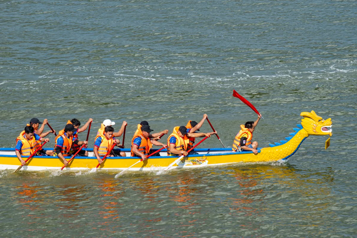 Rộn r&agrave;ng Lễ hội đua thuyền Đầm &Ocirc; Loan - nhịp ch&egrave;o đầu xu&acirc;n vang s&oacute;ng - Ảnh 6.