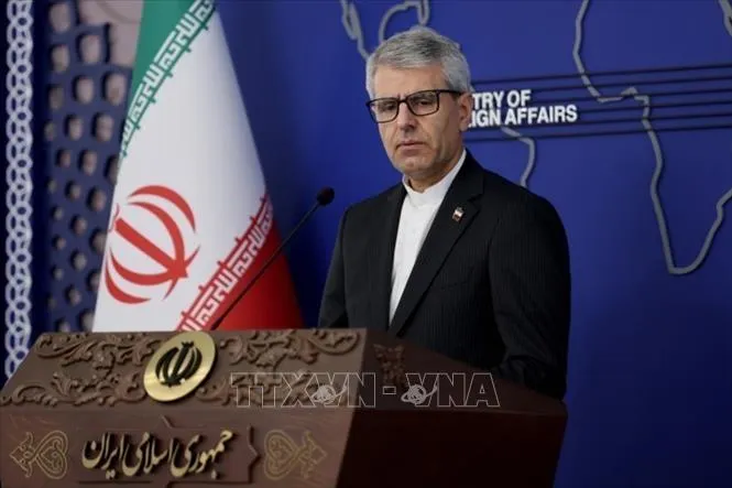 Iran phản ứng cứng rắn trước sức &eacute;p từ Mỹ - Ảnh 1.