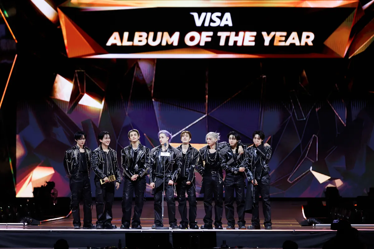 Nghịch l&yacute; Kpop: Rực rỡ to&agrave;n cầu nhưng "lạc nhịp" tại qu&ecirc; nh&agrave; - Ảnh 1.